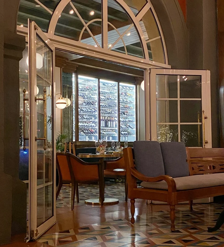 Cava Hotel Fourseasons